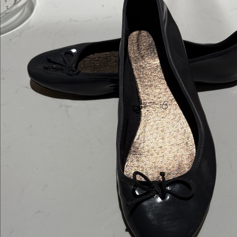 Joe Fresh Grey Patent Ballet Flats with Bow
